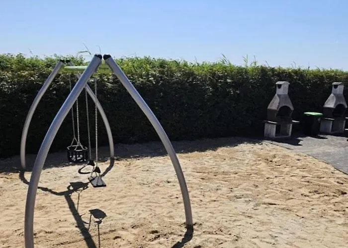 شقة With A Balcony, Garden With Barbecue